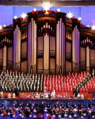 The Wag's Annual Christmas Spectacular Lakewood